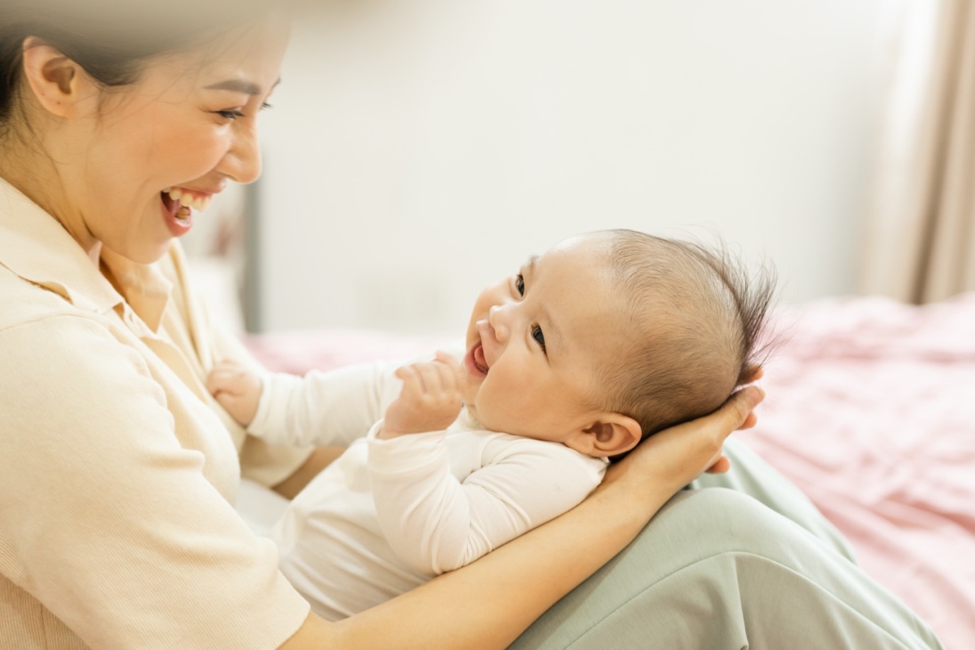4 Alasan Minyak Telon Jadi Rutinitas Perawatan Bayi Turun Temurun