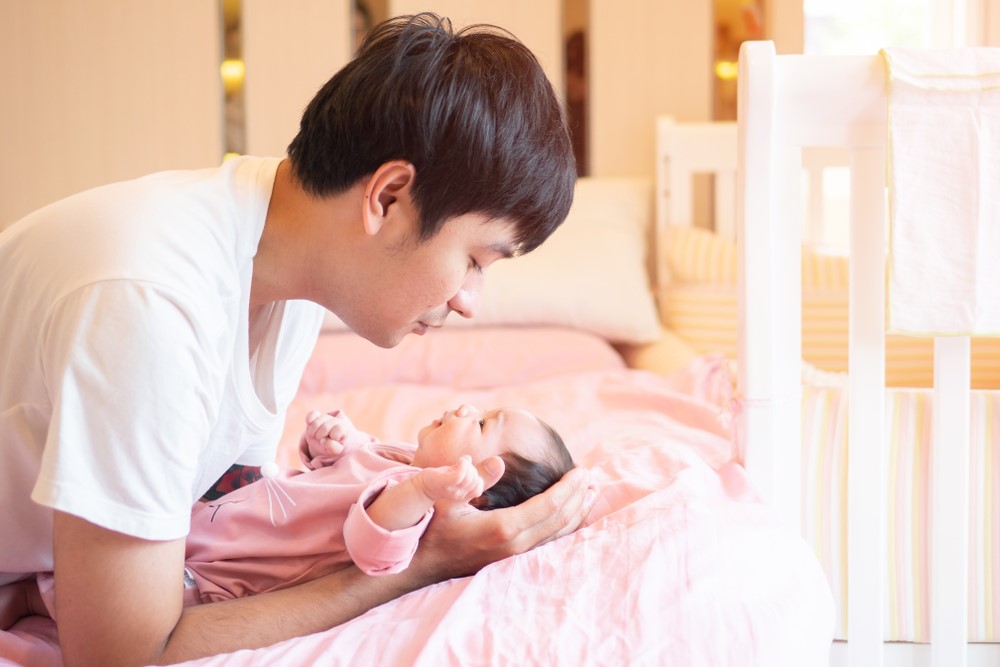 Ayah ini Cara Membangun Bonding dengan Newborn