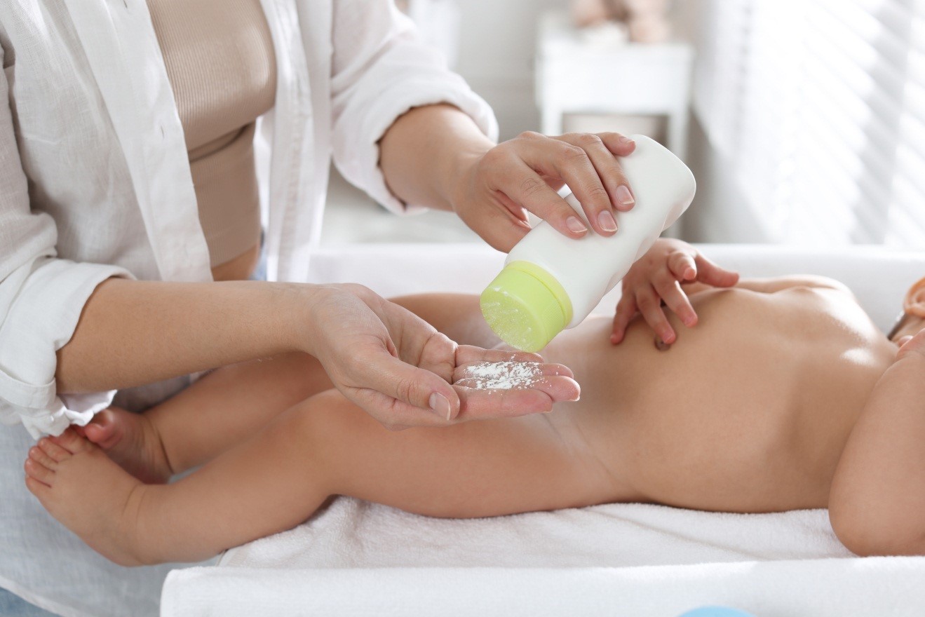 Bedak Bayi yang Aman dan Cara Penggunaan yang Tepat