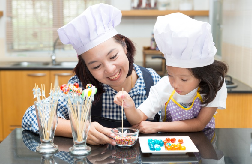 Ingin Anak Aman dan Nyaman Mengisi Liburan di Rumah? Gunakan Minyak Telon Terbaik!