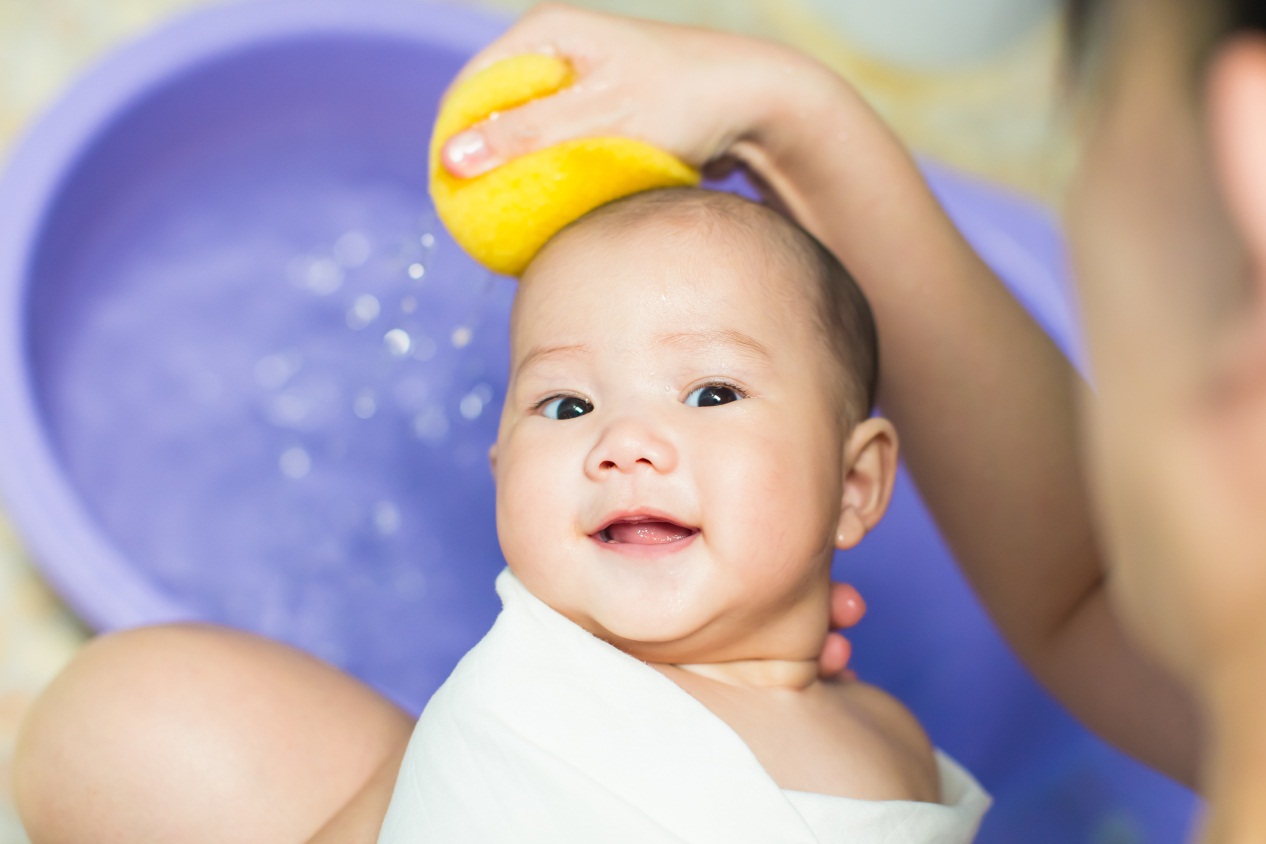Jam Berapa Waktu Terbaik Memandikan Bayi?