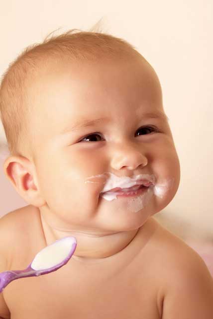 Kapan Si Kecil Butuh Makanan Tambahan?