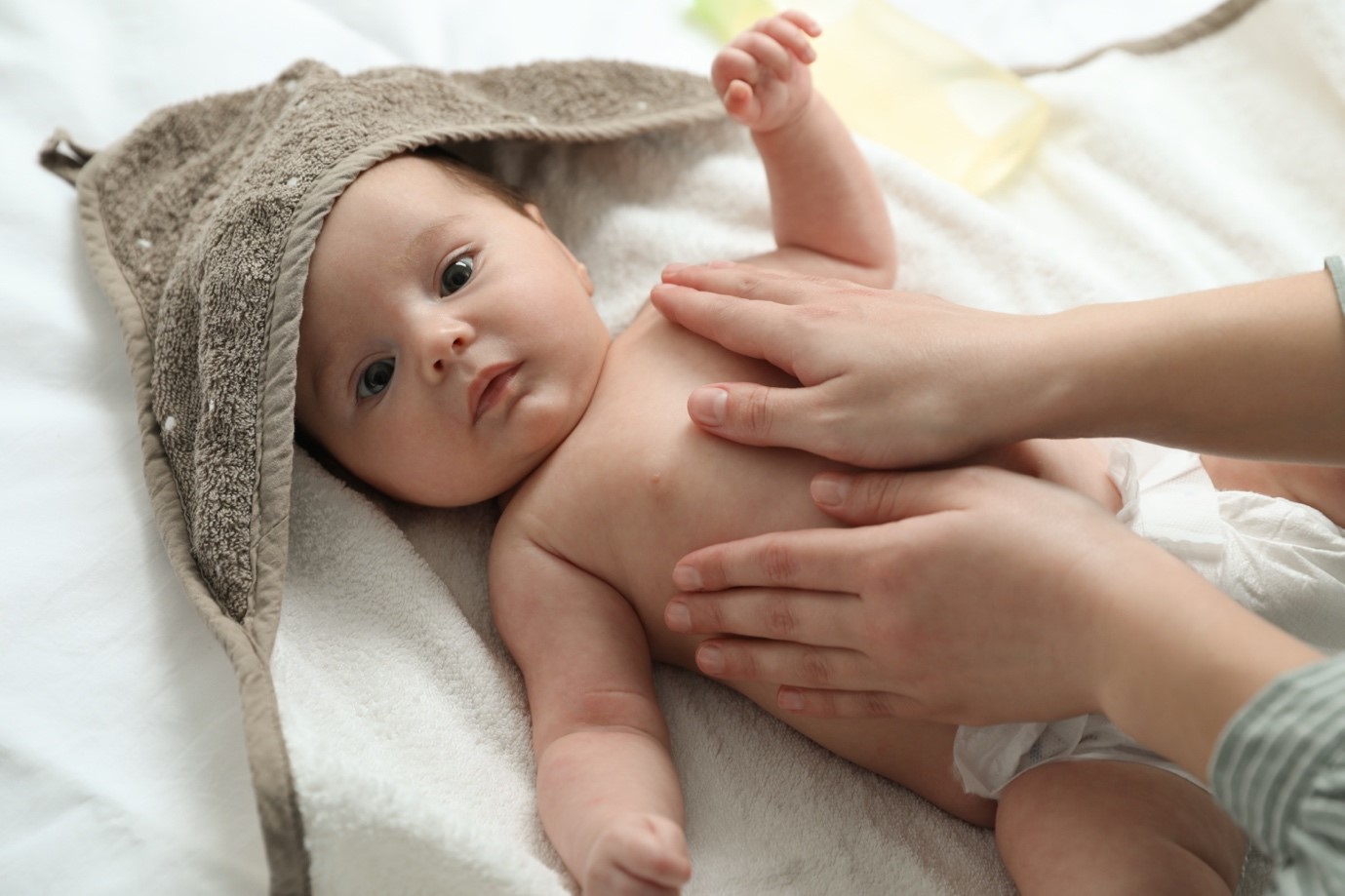 Lebih dari Sekadar Hangat, Ini Manfaat Lain Minyak Telon untuk Bayi