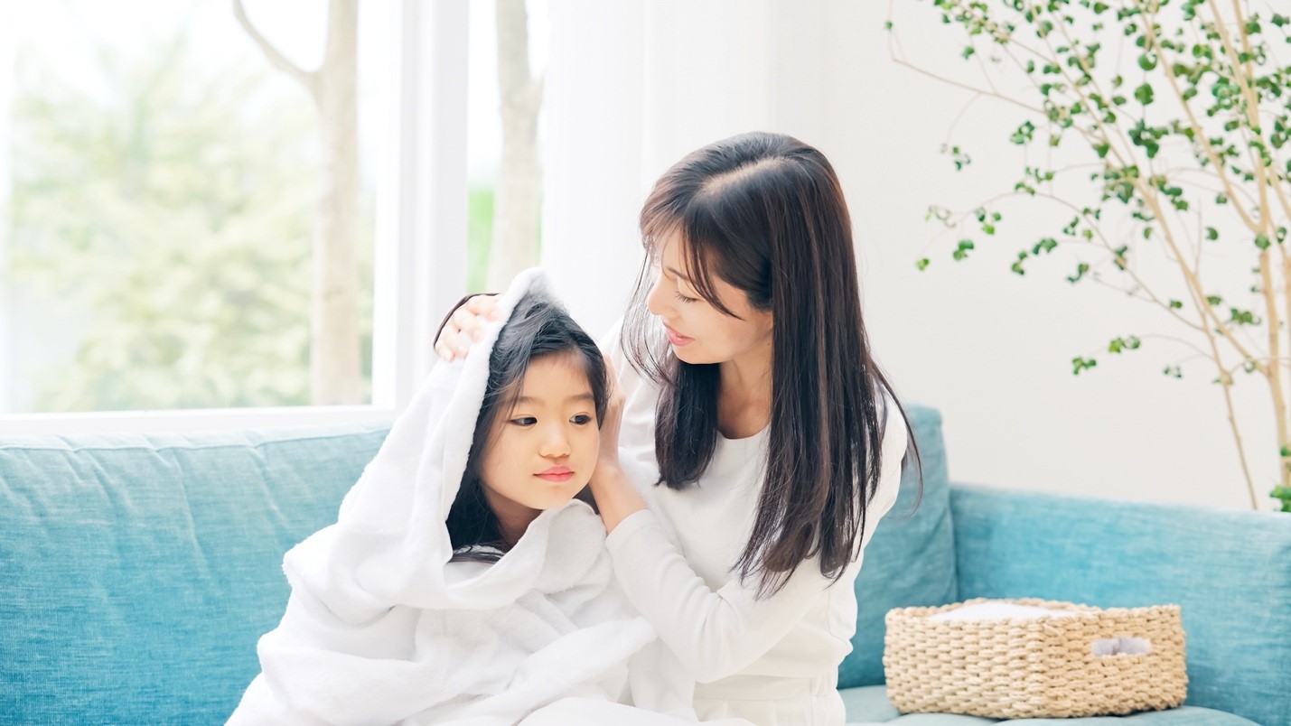 Moms Harus Hindari, Ini 5 Kesalahan dalam Merawat Kesehatan Rambut dan Kulit Anak