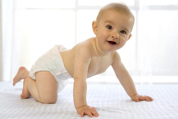 Tips Membersihkan Mata Bayi